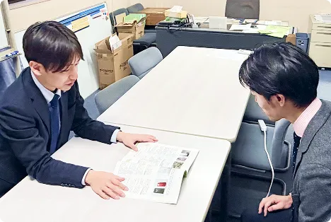社員が本社で研修を受けている画像