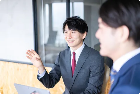 社員がOJT研修を受けている画像