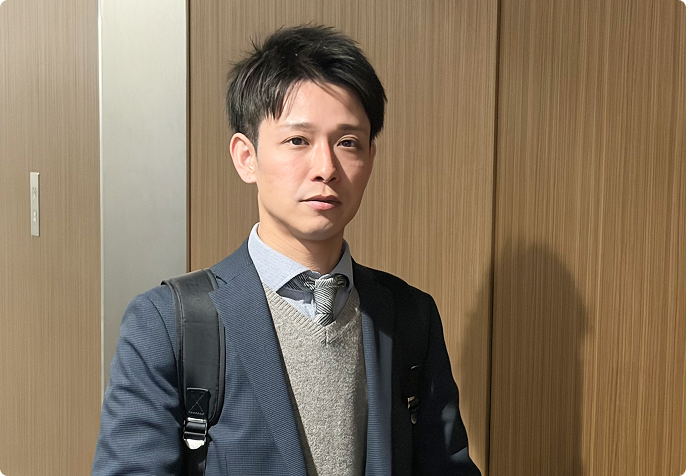 社員にインタビューしている画像