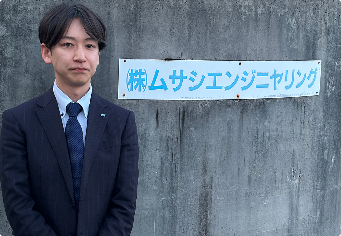 社員にインタビューしている画像